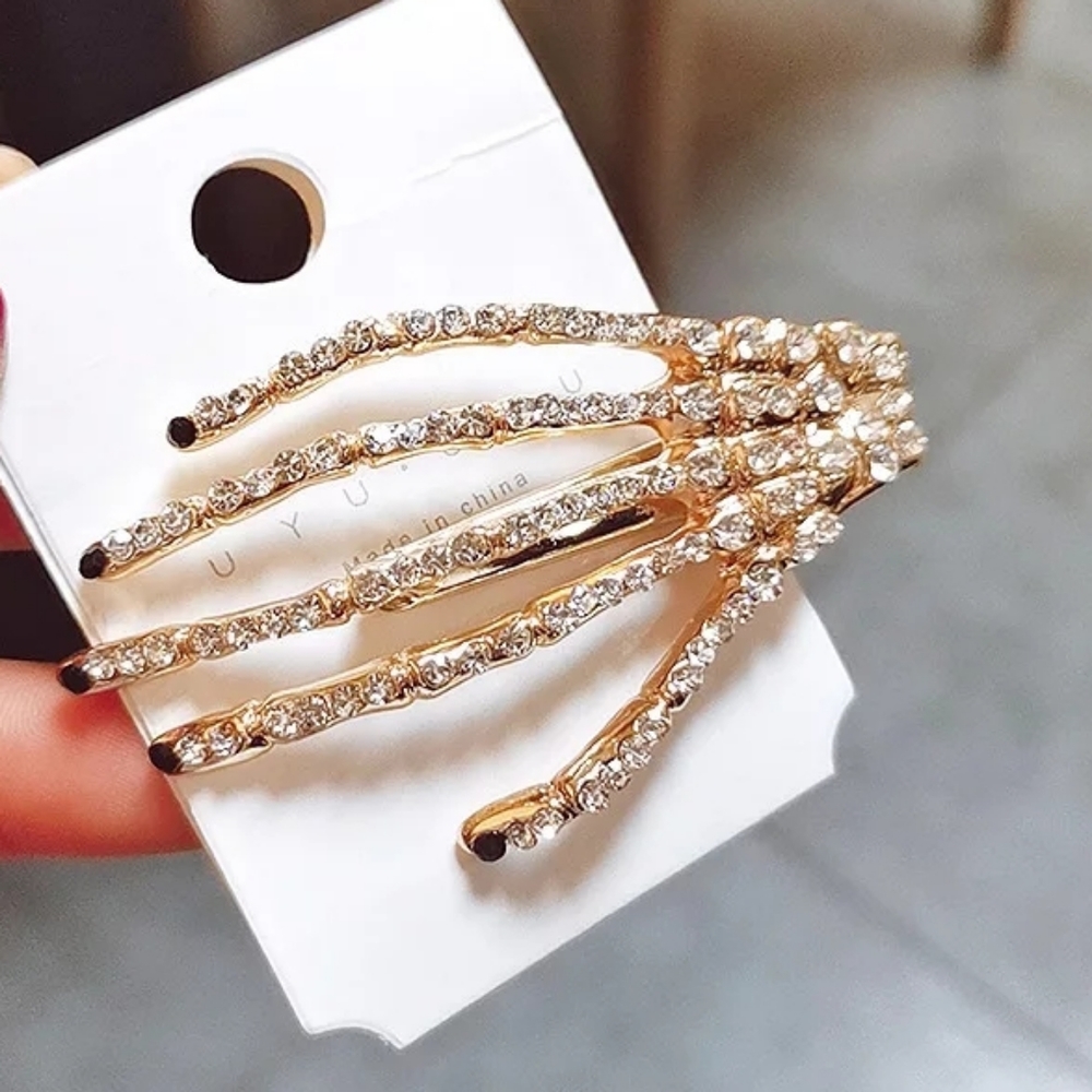 Black fingertips hand hair clip